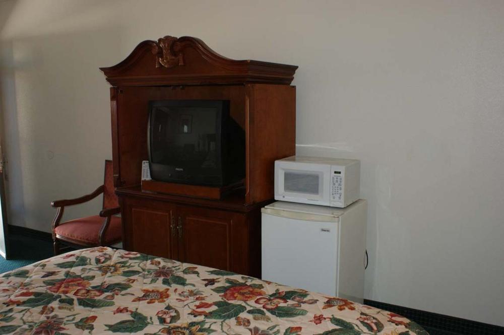 Queen Room with Two Queen Beds interior